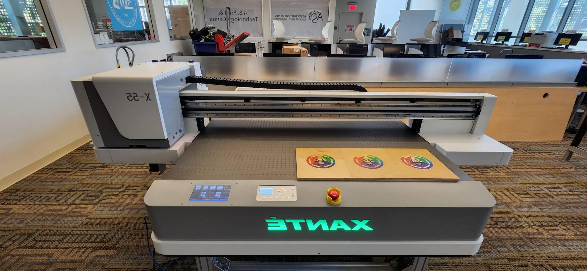 Xante x 55平板打印机的正面轮廓