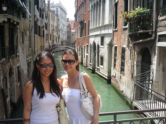 two female students in venice